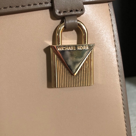 🔅Michael Kors Belted Bag🔅 - Picture 10 of 11